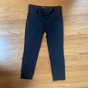 Old Navy black pixie pants size 6